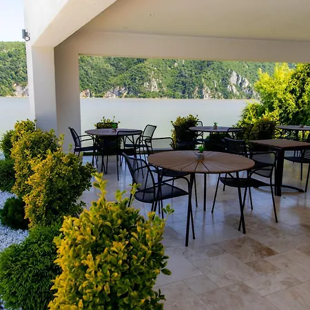 Pensiune Yrys House - Adults Only